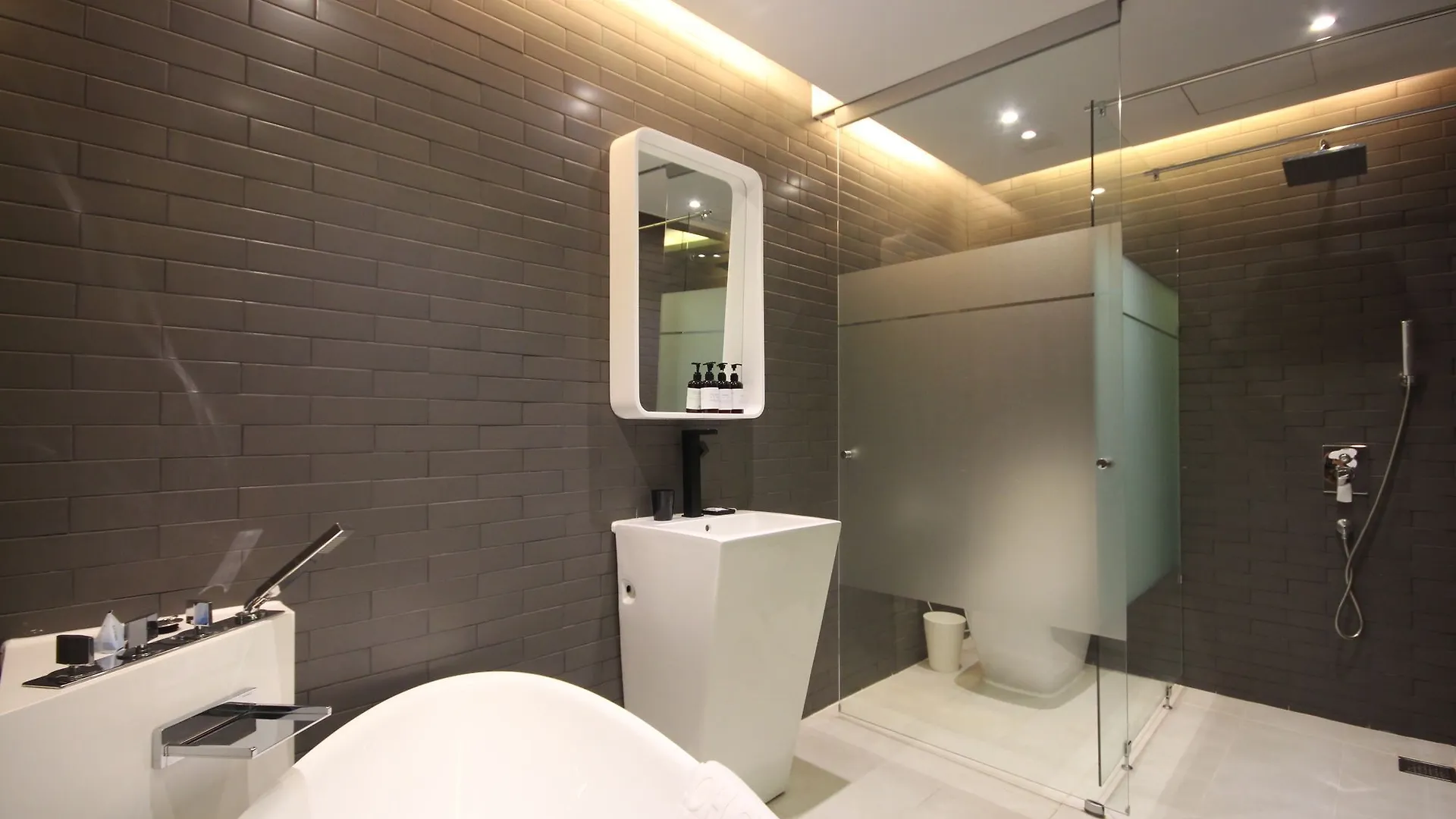 Club Hotel Pusan 3*,