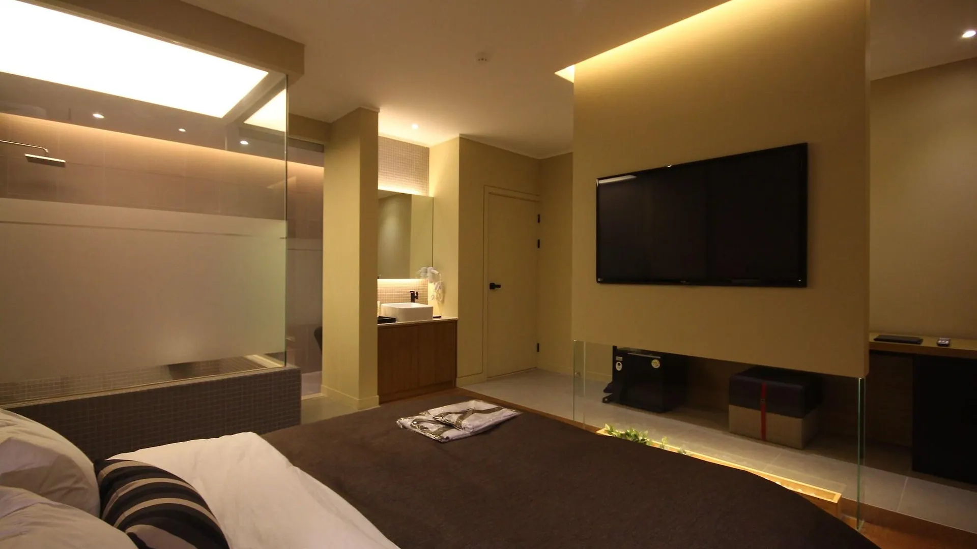 Club Hotel Busan 3*,  South Korea